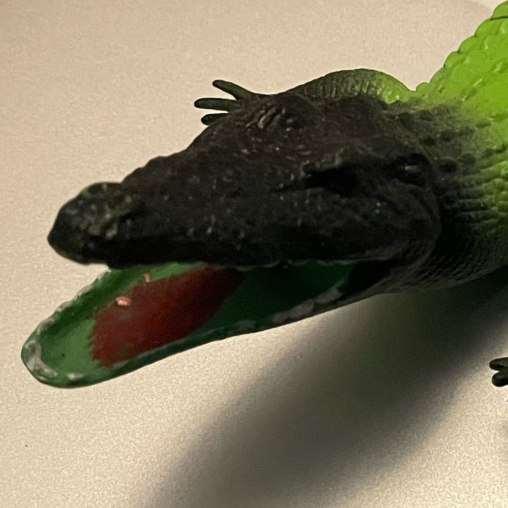 Alligator or crocodile Green and Black Reptile Toy - Picture 2 of 5